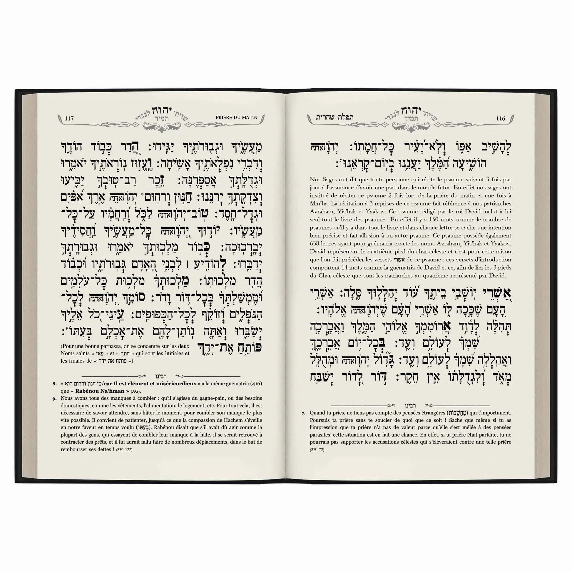 Livre sacré juif ouvert avec textes en hébreu et français, prières du matin détaillées