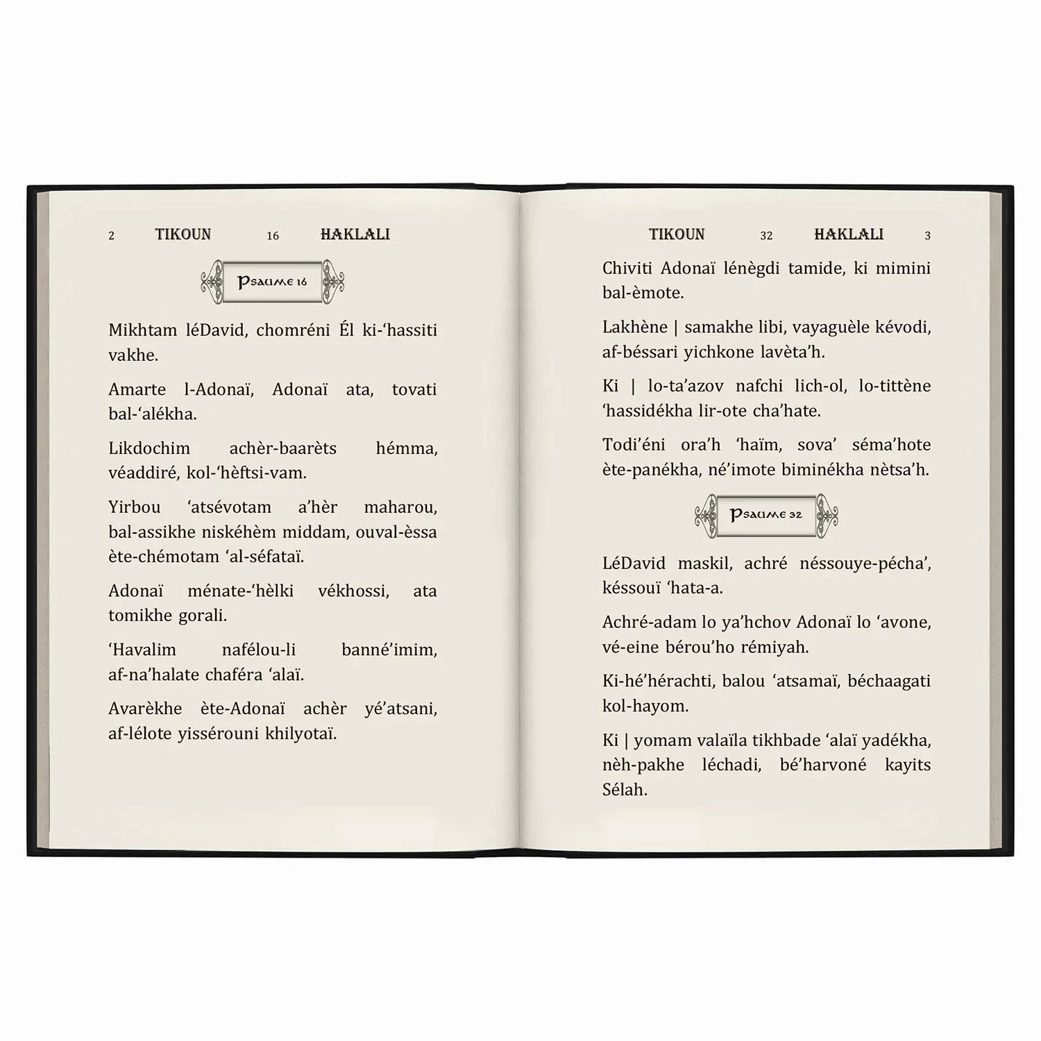 Pages ouvertes d'un livre religieux avec le texte en hébreu latin du Psaume 16 et 32, édition Tikoun Haklali