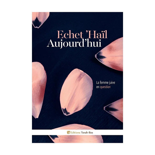 Couverture de livre avec pétales roses sur fond bleu foncé, titre 'Echet Haïl Aujourd'hui' et sous-titre 'La femme juive en question'